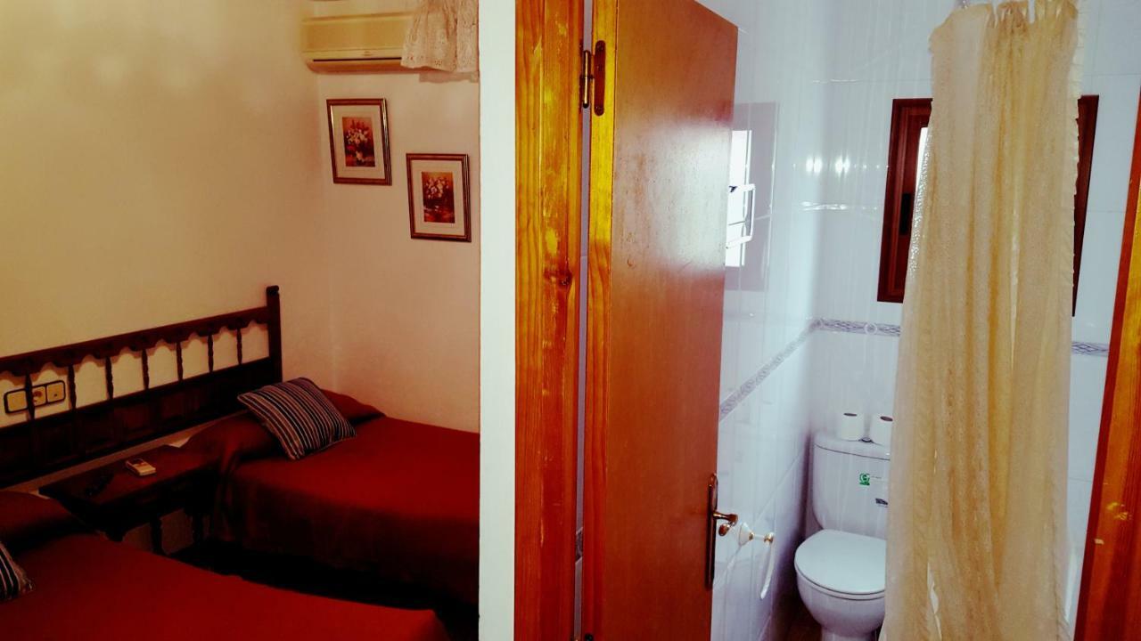 Hostal Roca Fayón Exteriör bild